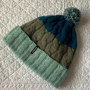 Patagonia Cable Knit Merino Wool Pom Beanie Glacier Stripe Blue Teal Gray NEW
